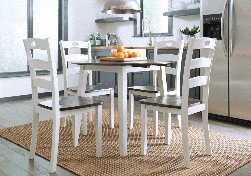 Woodanville  White 5pc. Round Dining Set